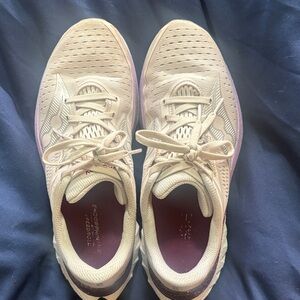 Saucony Women's Endorphin Speed 4 Running shoes sz 8.5 color Moon/Plum